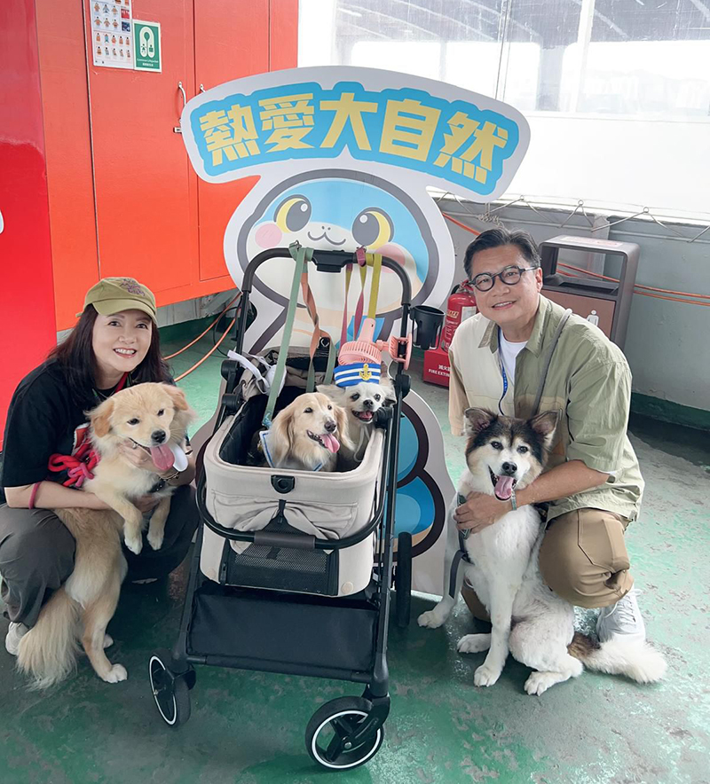 太太經常做狗義工，也收養了幾隻愛犬